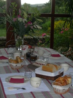 Petit-déjeuner en haute loire dans notre chambre d'hôtes chambre d'hote ferme chateau St-maurice Haute-Loire 43 entre Saint-Etienne & le Puy